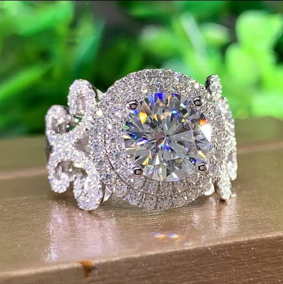 Huitan Aesthetic Design Womens WeddingBrilliant Cubic Zirconia Stone Ring